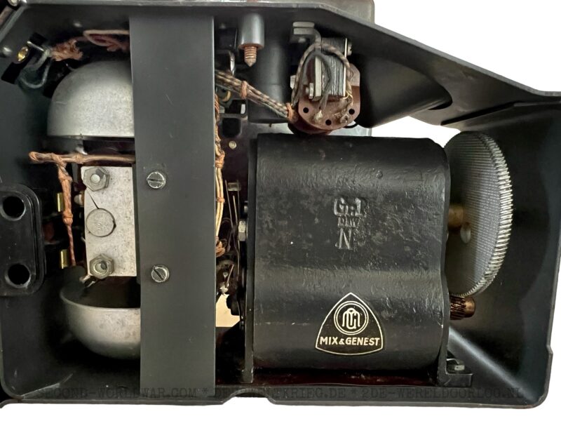 German field phone (Feldfernsprecher) 33 1944 Mix & Genest Berlin with leather strap - Image 8