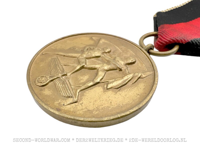 German Sudetenland Medal (Medaille zur Erinnerung an den 1. Oktober 1938) - Image 3