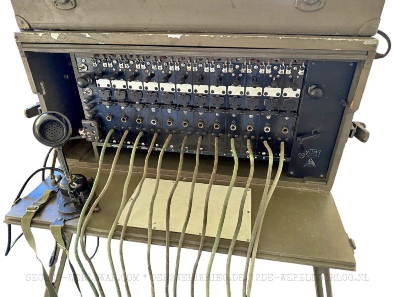 US Army Signal Corps BD-72 Field Telephone Switchboard - Image 3