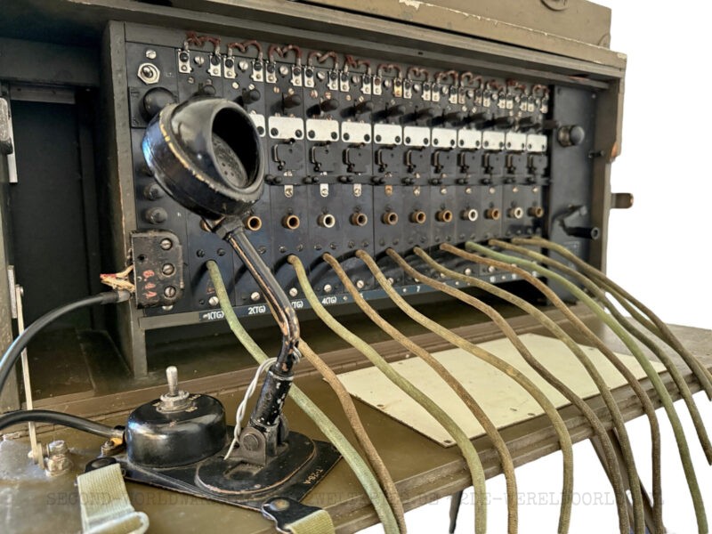 US Army Signal Corps BD-72 Field Telephone Switchboard - Image 4