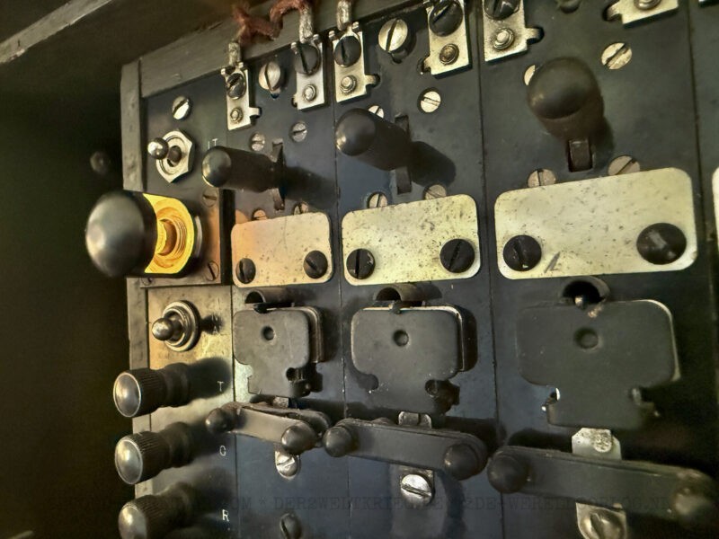 US Army Signal Corps BD-72 Field Telephone Switchboard - Image 7