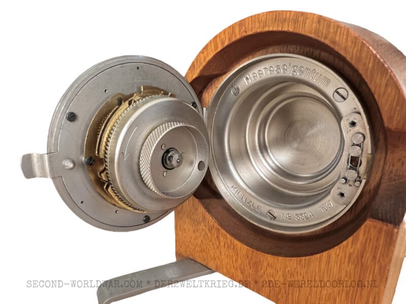 German Wehrmacht desk clock (Betriebsuhr) Kienzle 1937 - Image 4