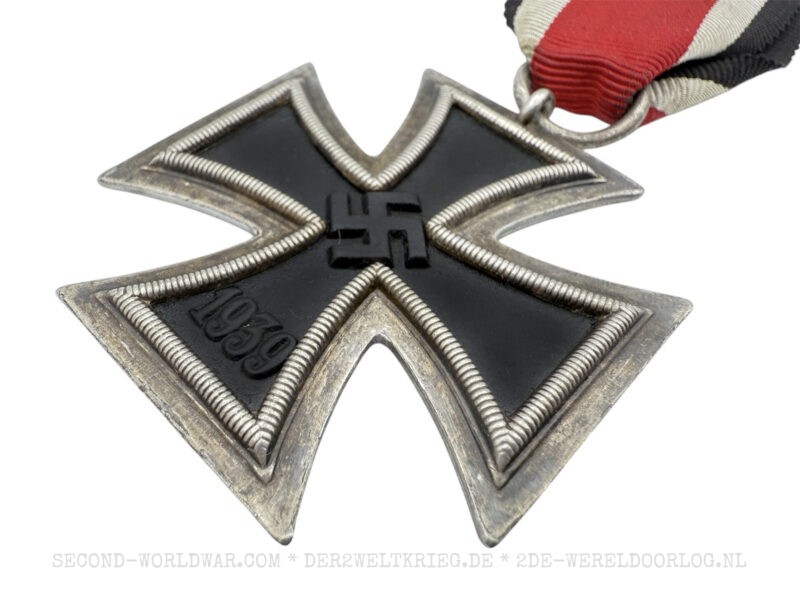 German Iron Cross 2nd class Hanauer Plakettenhersteller - Image 3