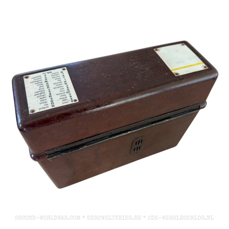 German Kriegsmarine field phone (Feldfernsprecher) 33 1941 DTW - Image 3