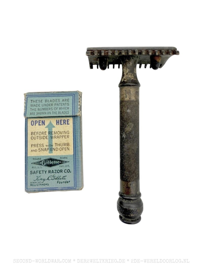 US Gillette safety razor with 2 new blades - Image 2
