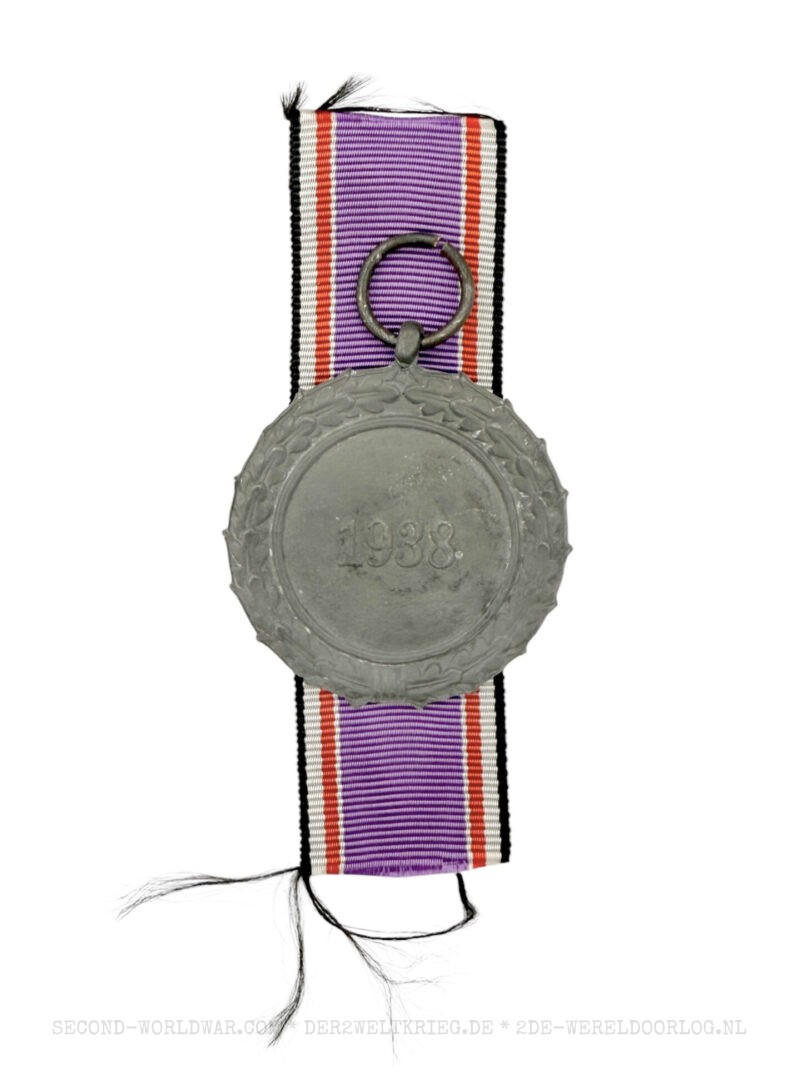 German Air Defence Honor Medal (Luftschutz-Ehrenzeichen) 2nd class - Image 2