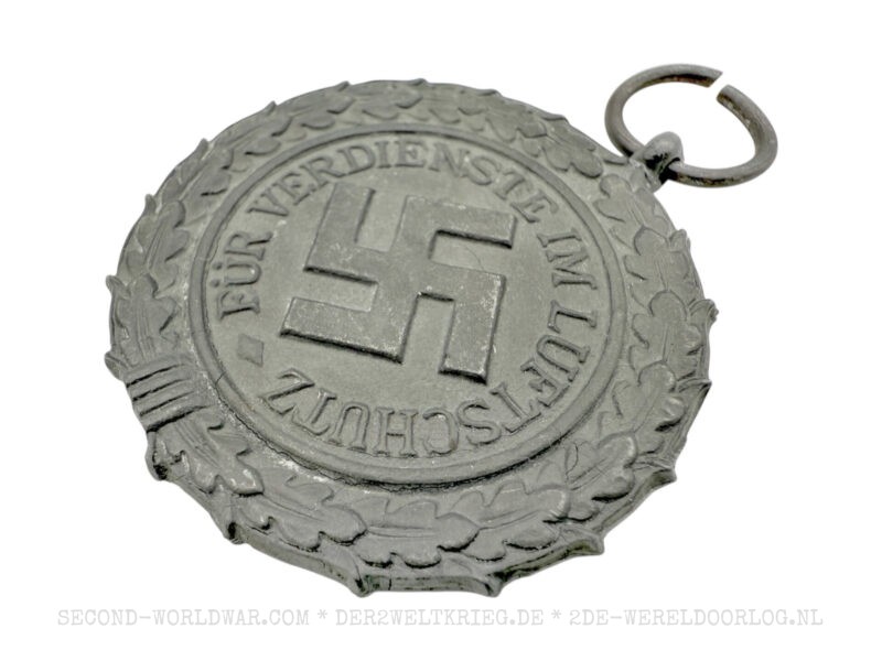 German Air Defence Honor Medal (Luftschutz-Ehrenzeichen) 2nd class - Image 3