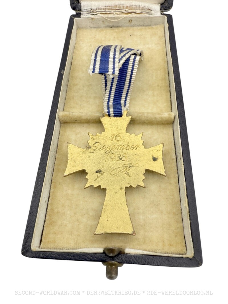Cross of Honour of the German Mother (Mutterkreuz) with case R. Hauschild - Image 3