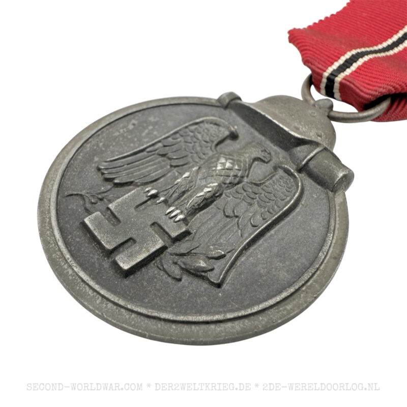 German Eastern Front Medal (Winterschlacht im Osten) 60 with issue pouch - Image 3