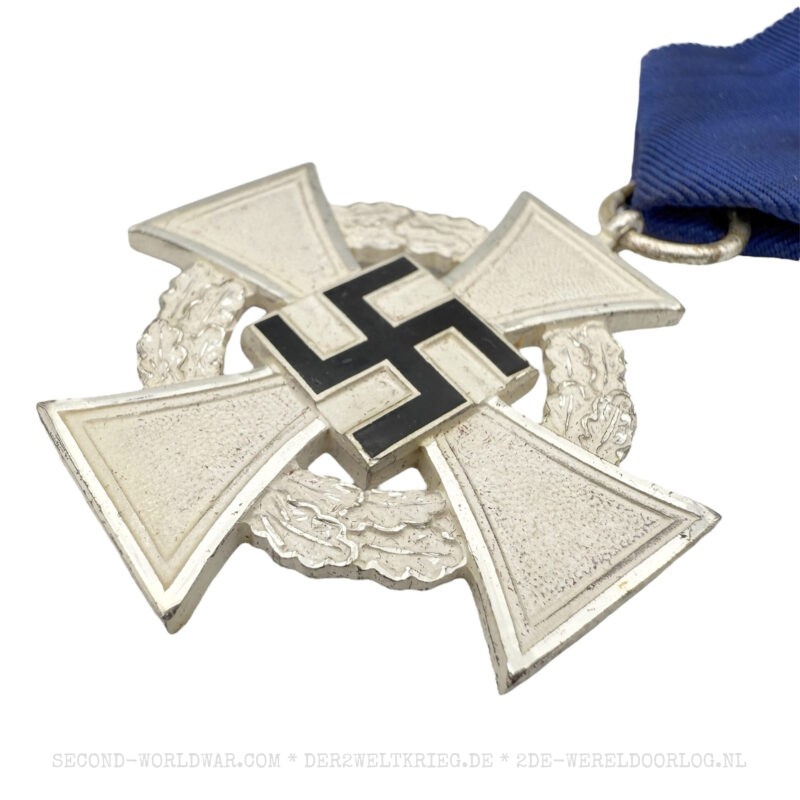 German Civil Service Faithful Service Medal (Treudienst-Ehrenzeichen) second class 25 years with case - Image 3