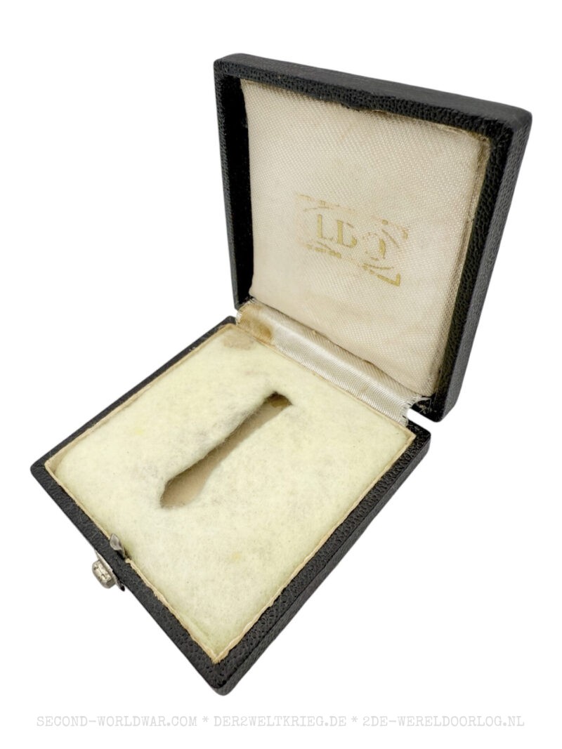 German Wound Badge gold L/14 with LDO case - Image 4