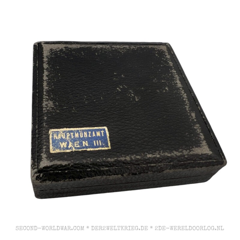 German Wound Badge gold 30 with Hauptmünzamt case - Image 2