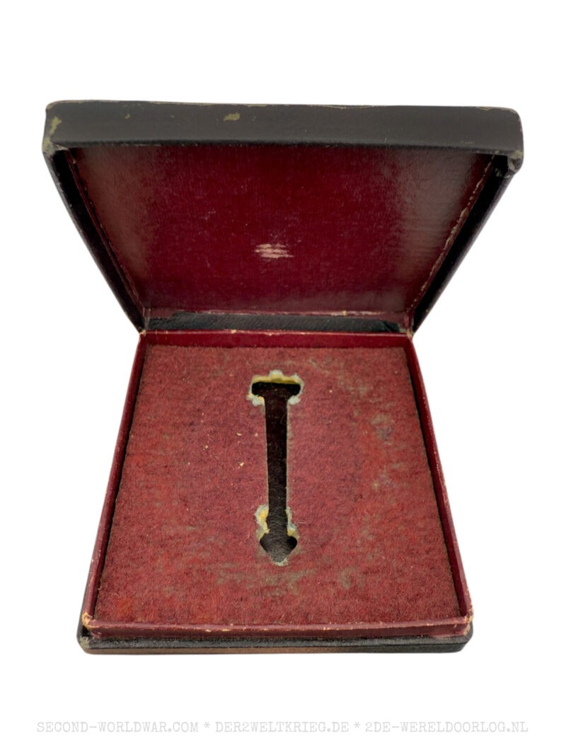 German case for Wound Badge silver
