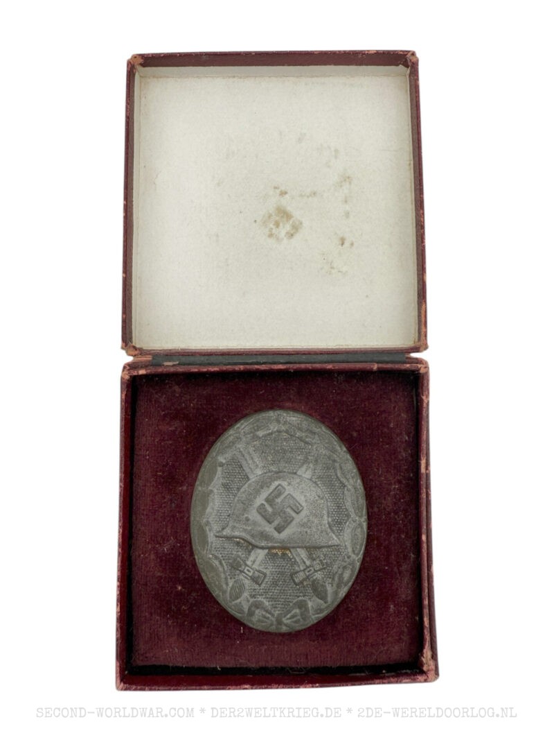 German Wound Badge silver L/11 with case